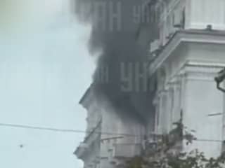 Zwarte rook bij SBU-gebouw na inslag Russische drone