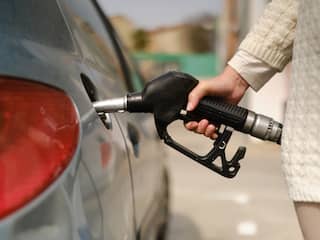 Nederlandse benzineprijs tikt record aan na droneaanval in Saoedi-Arabië
