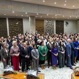 150 Tweede Kamerleden beëdigd: jongste is 27 jaar, oudste is 73