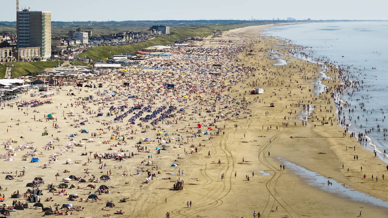 Zandvoort kondigt voor drukke stranddagen noodverordening af vanwege overlast