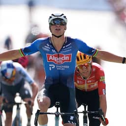 Mathieu van der Poel schittert in Tour de France met zege in zinderende heuvelrit