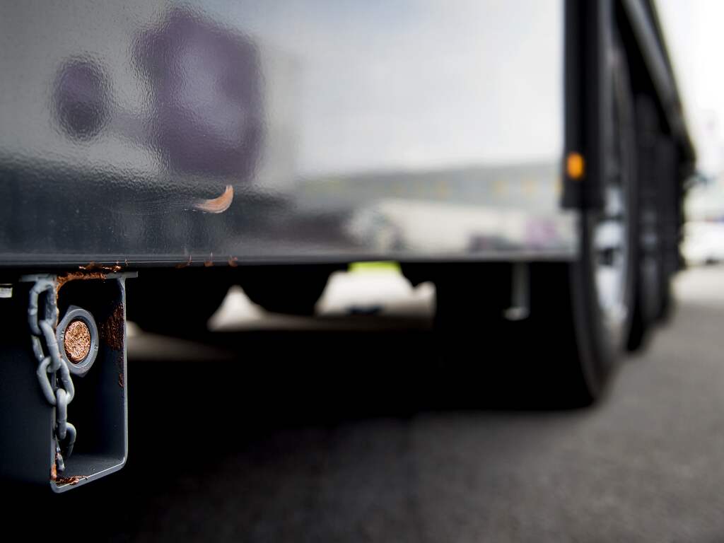 Politie Vlaardingen vindt 9 ongedocumenteerden in truck op schip naar Engeland