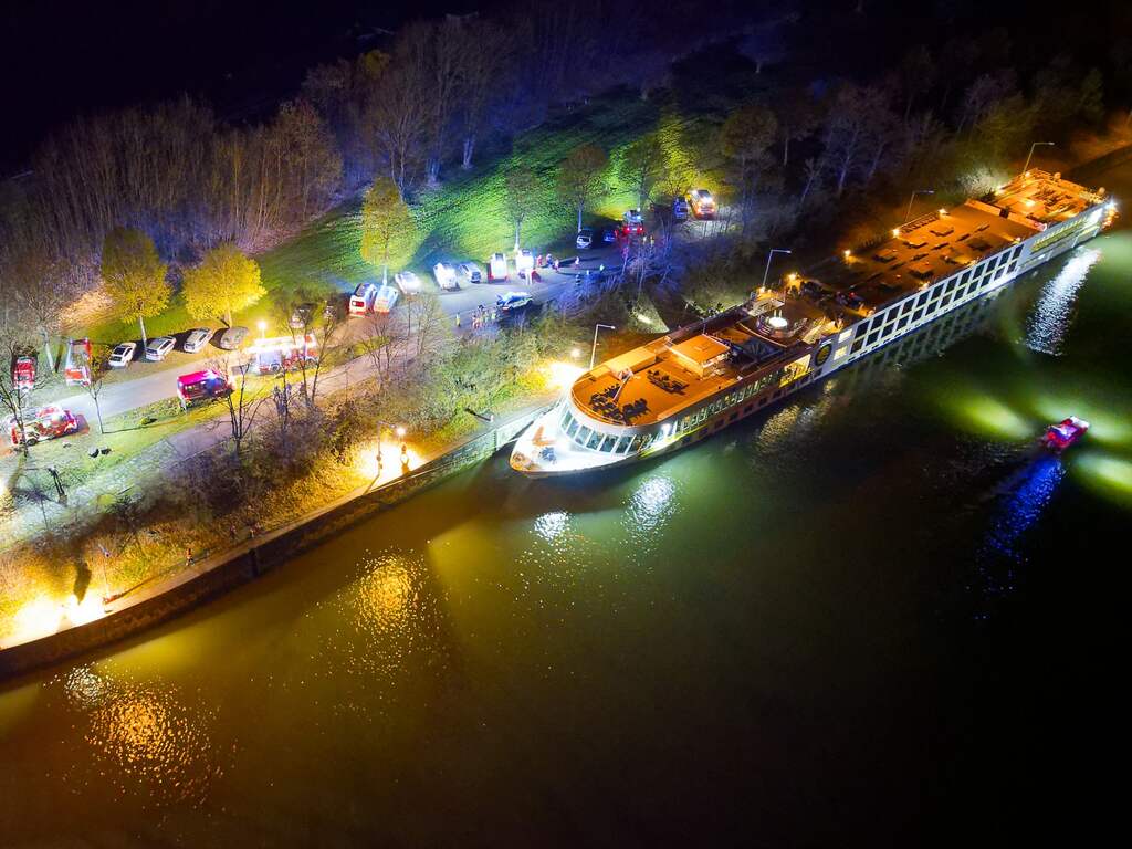 Zeventien gewonden door ongeluk met cruiseschip op rivier Donau