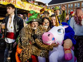 Carnavalsprovincies en kabinet bakkeleien verder over eindtoets