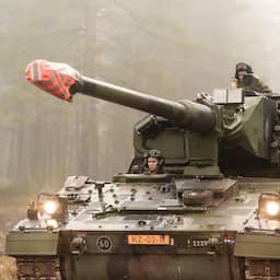 Militaire colonne met 55 ton zware houwitsers doorkruist Nederland zaterdag