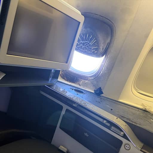 Illustratie bij: Oud-KLM-directeur Camiel Eurlings ging de fout in met powerbank op KLM-vlucht