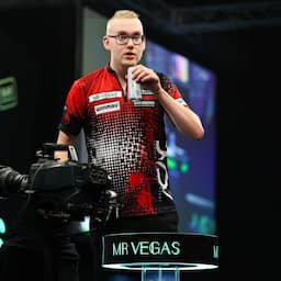 Dartstalent Van der Velde maakt indruk, maar verliest van ontketende Humphries
