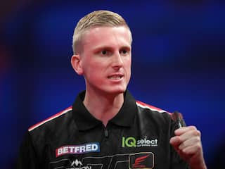 Wessel Nijman houdt hoofd koel na gemiste matchdarts en wint in Amsterdam