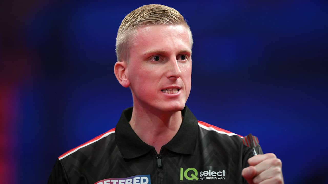 Wessel Nijman houdt hoofd koel na gemiste matchdarts en wint in Amsterdam