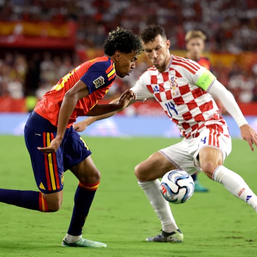 Illustratie bij: PSV'er Perisic vraagt al in rust om shirt Yamal: 'Droom van zoon waargemaakt'