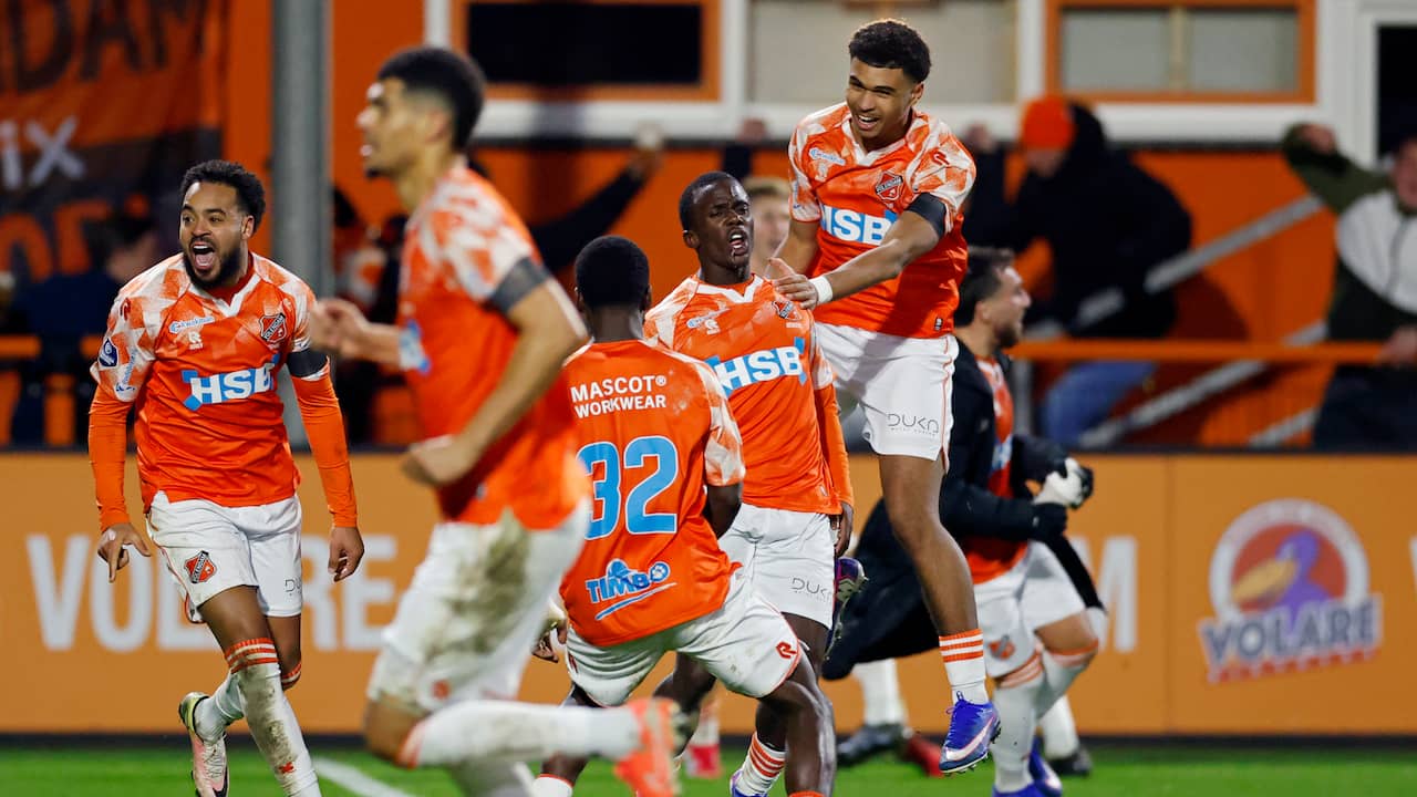 Volendam gaat na prachtgoal en 'bonuspunten' tegen PSV 'klein feestje vieren'