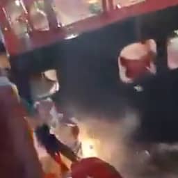 Video | Botsing van cruiseschip en containerschip bij Duitse haven gefilmd