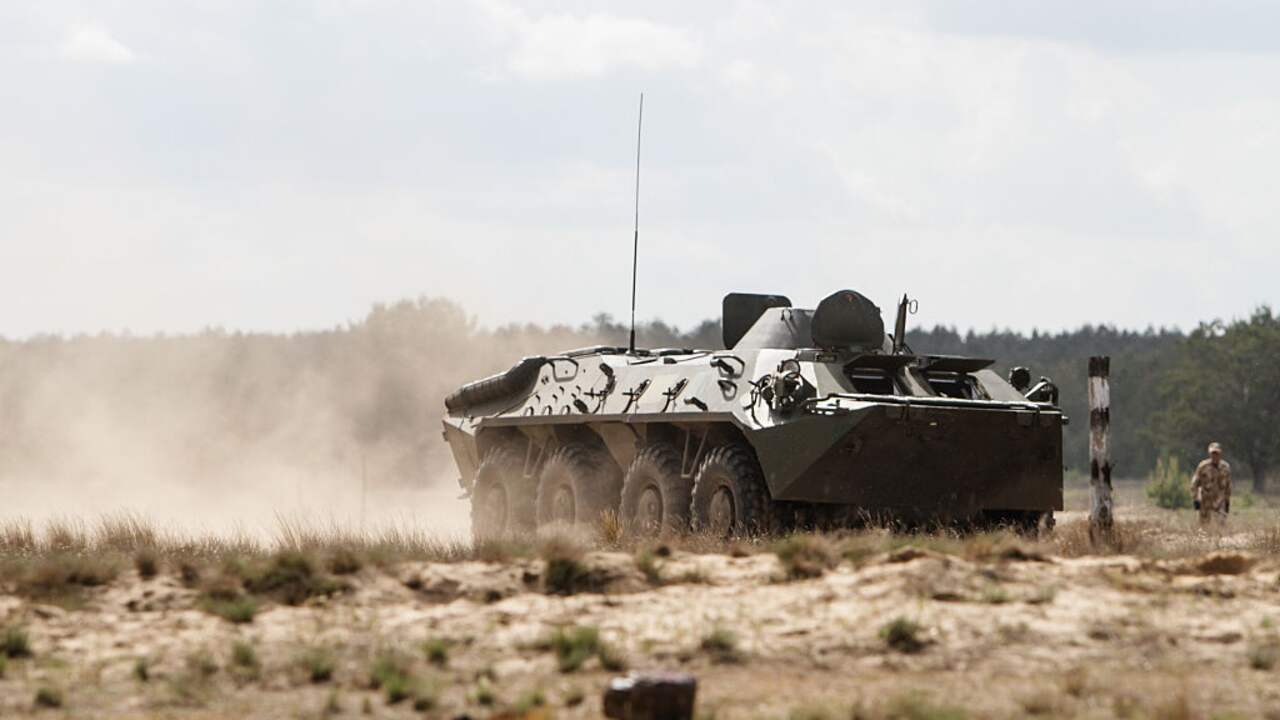 Foto bij Oekraïne breekt met zelfrijdende kamikazewagens door Russische linies