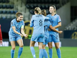 Oranjevrouwen boeken monsterzege op Hongarije en zijn stap dichter bij WK