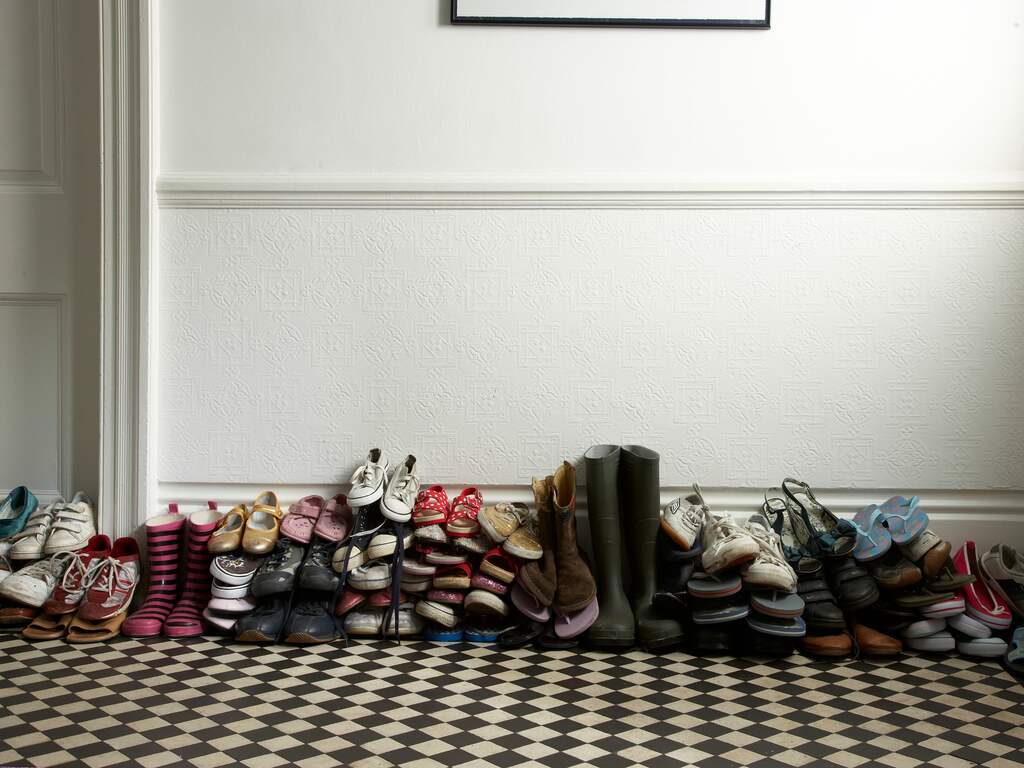 Griek die op erf van buren aan schoenen rook, krijgt voorwaardelijke celstraf