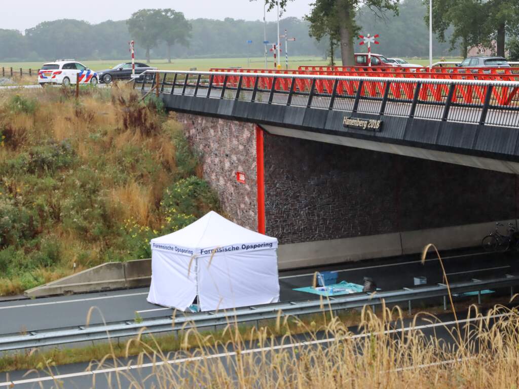 Dode vrouw gevonden onder viaduct Haaksbergen