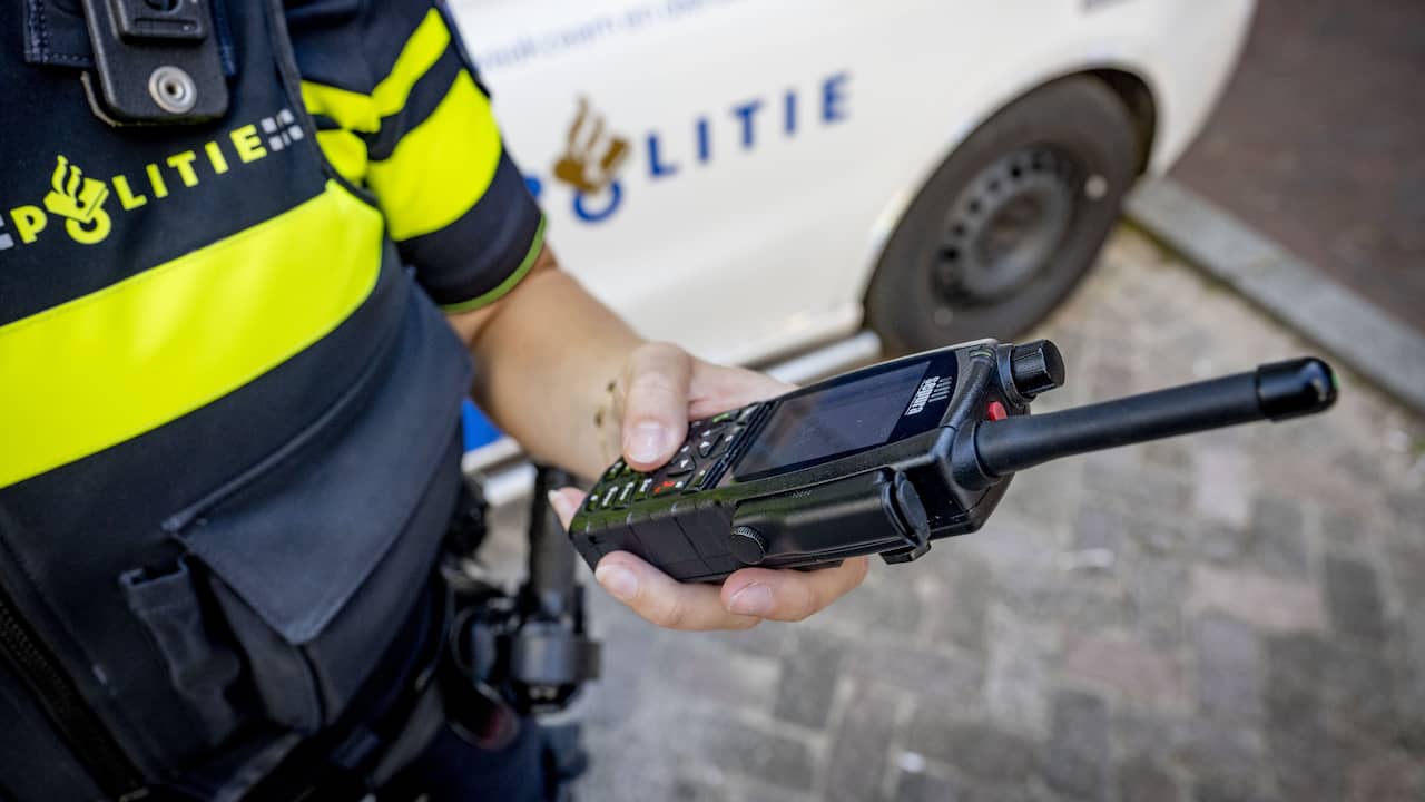 Dienstwapen van agent gaat per ongeluk af tijdens arrestatie in Den Hoorn