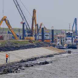 Rijkswaterstaat installeert zes megapompen in Afsluitdijk