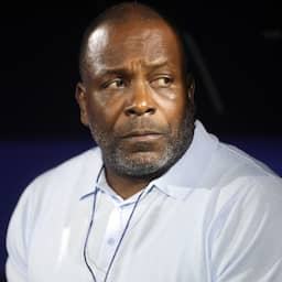 Menzo stopt als bondscoach Suriname ondanks kans op historisch WK-ticket