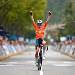 Vollering grijpt EK-goud na knappe solo in Frankrijk, brons voor Van der Breggen