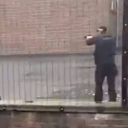 Video | Politie houdt verdachte van steekpartij in Manchester onder schot