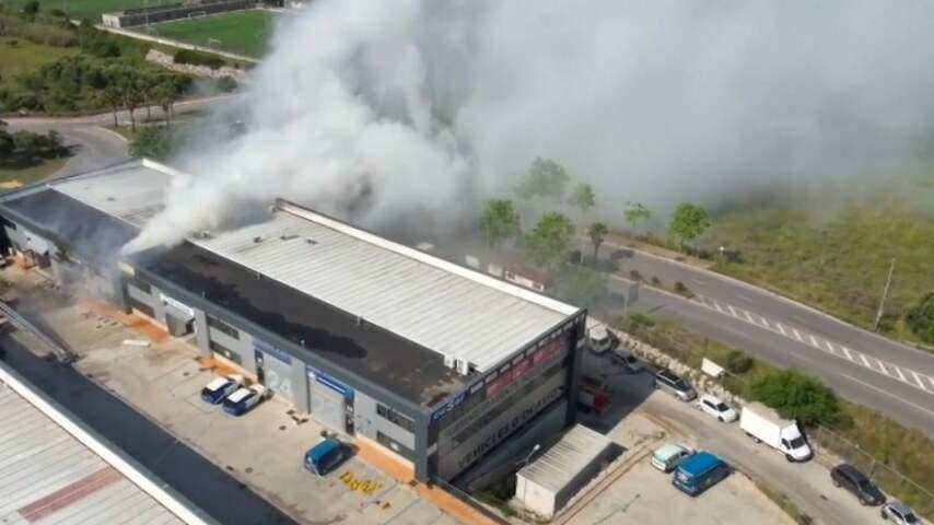 Giftige rook stijgt op uit magazijn vol met chloor in Barcelona