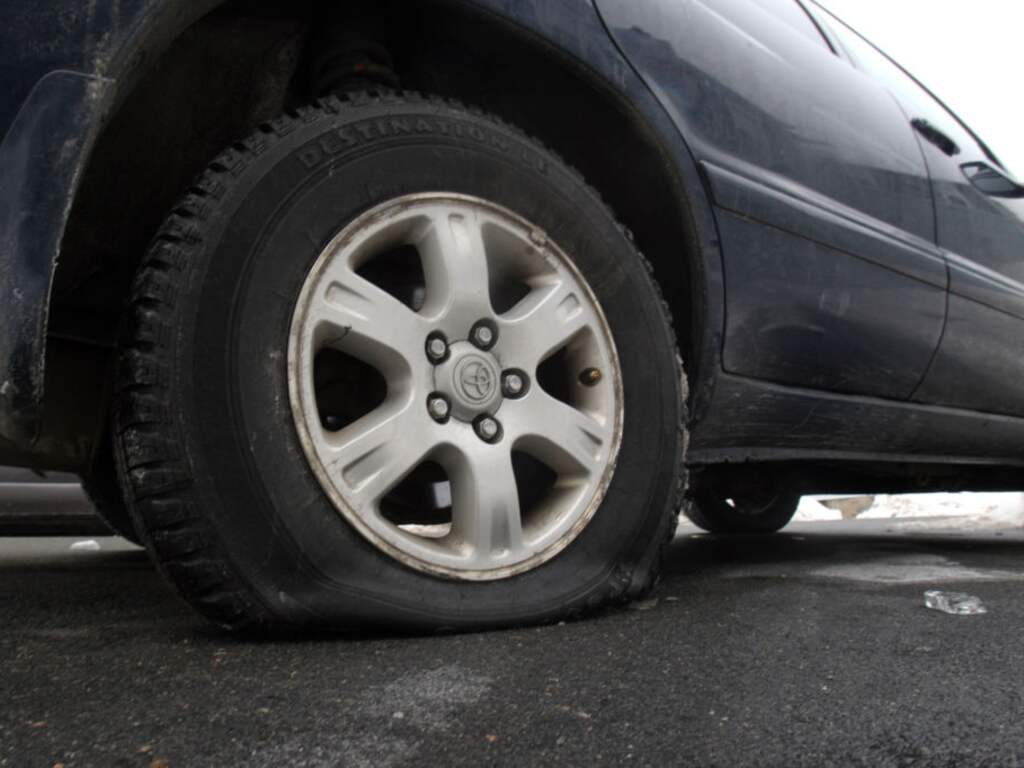 Zeker vijftig meldingen over lekke banden in Breda, vermoedelijk dezelfde dader