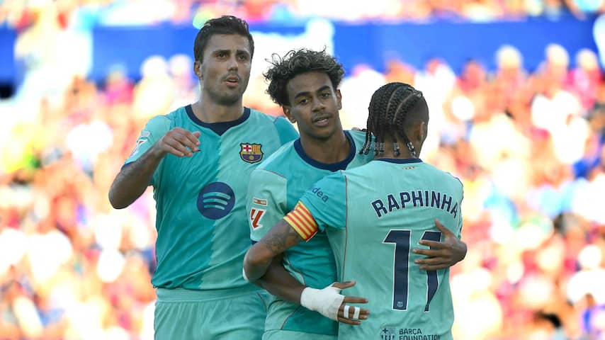 FC Barcelona blijft zonder puntenverlies, Saibari belangrijk bij zege Bayern