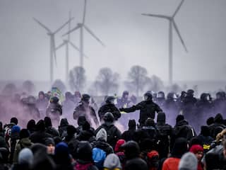 Cameraploeg PowNed belaagd bij demonstratie 'bruinkooldorp' Lützerath