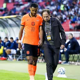 Gakpo haakt geblesseerd af bij Oranje, Xavi roept geen vervanger op