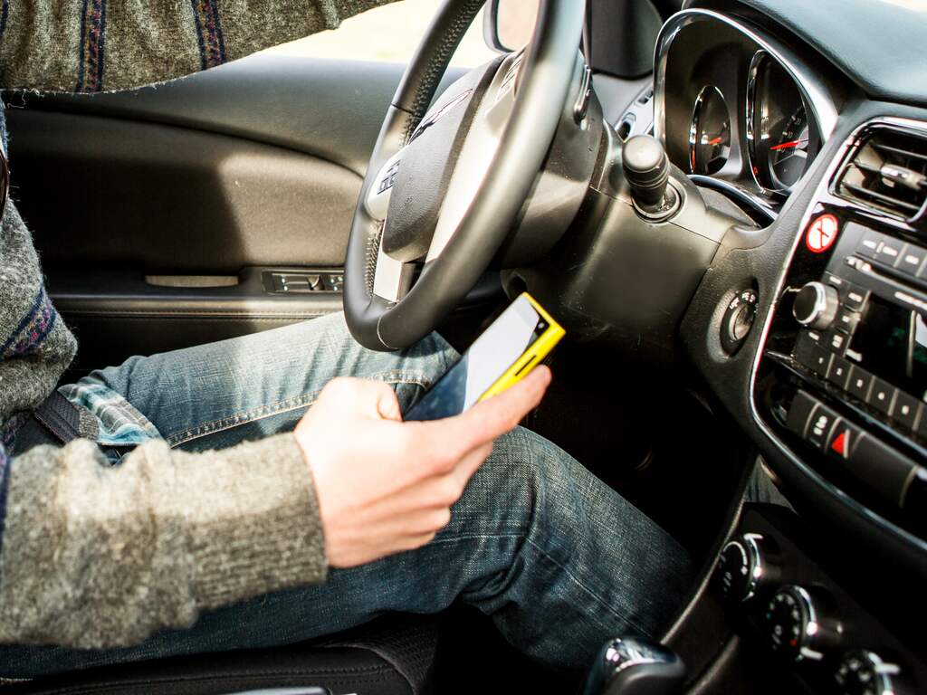 8,5 miljoen verkeersboetes uitgedeeld in 2023, aantal gepakte bellers stijgt