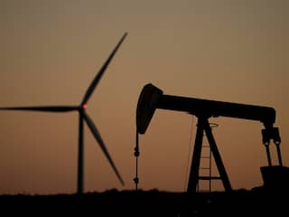 Oliewinning bij een windmolen in Kansas 