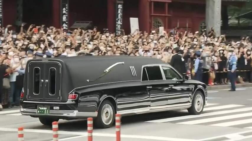 Duizenden Japanners bewijzen Abe laatste eer in Tokio