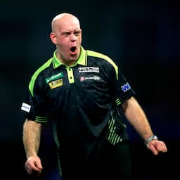 Van Gerwen verslaat WK-finalist Van Veen en wint toernooi in Bahrein