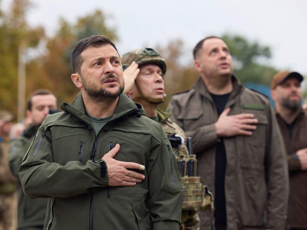 Zelensky naar heroverd Izium, mogelijk bewijs voor Russische oorlogsmisdaden