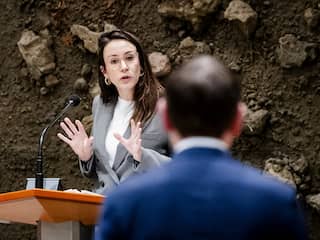 VVD wil verbod op hoofddoek en keppeltje bij boa regelen met eigen wet
