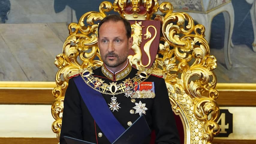 Nieuwe koning Haakon legt eed af in Noors parlement, vrouw Mette-Marit afwezig