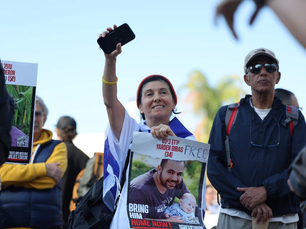 Drie Israëlische gegijzelden en groep Palestijnse gevangenen vrijgelaten