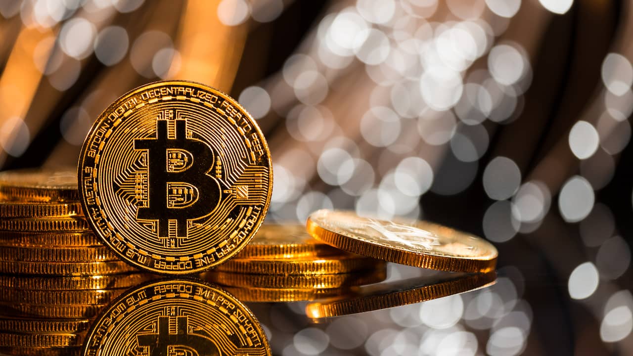 Bitcoin stijgt naar nieuwe piek: hoogste waarde in anderhalf jaar tijd |  Economie | NU.nl