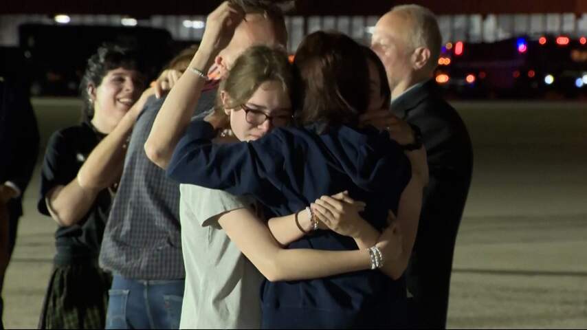 Door Rusland vrijgelaten Amerikanen herenigd met familie