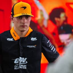 Piastri na contact met teamgenoot Norris in eerste bocht: 'Ga met team praten'