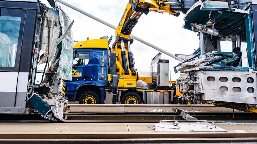 Erasmusbrug weer vrij voor verkeer nadat kapotte trams zijn weggehaald