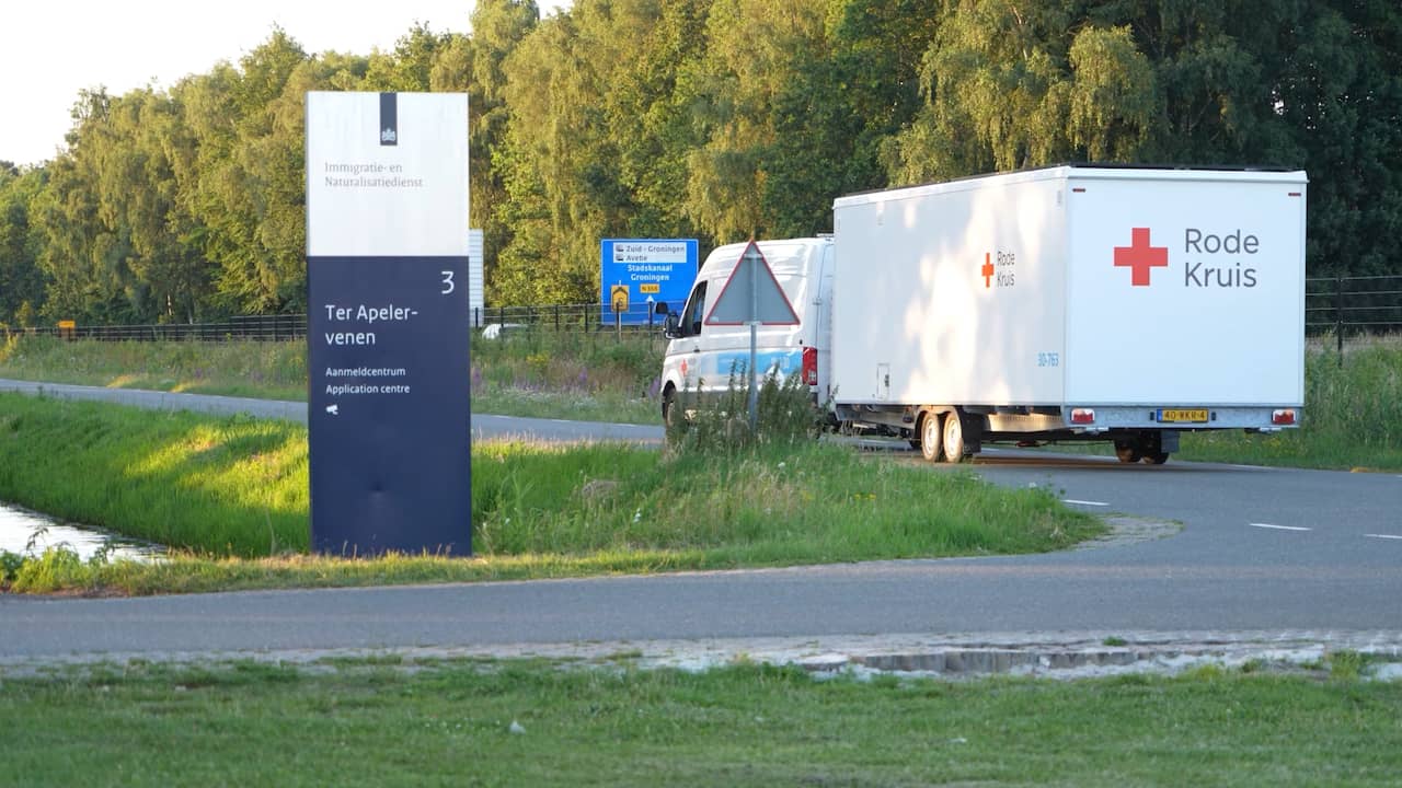 Video | Medewerkers Rode Kruis pakken in en vertrekken uit Ter Apel