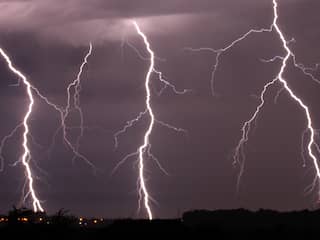 Dit gebeurt er in je lichaam als je door de bliksem getroffen wordt