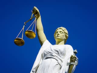 8 jaar cel en tbs geëist tegen man die broer doodstak en 135 wonden toebracht