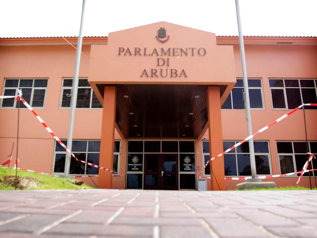 Arubaanse minister opgepakt in fraudezaak rond verblijf- en werkvergunningen