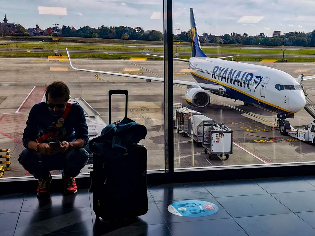 Bommelding in vliegtuig in Belgisch Charleroi, landingsbaan tijdelijk dicht