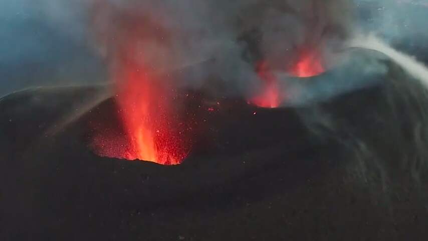 Dronebeelden tonen twee nieuwe kraters bij vulkaan op La Palma