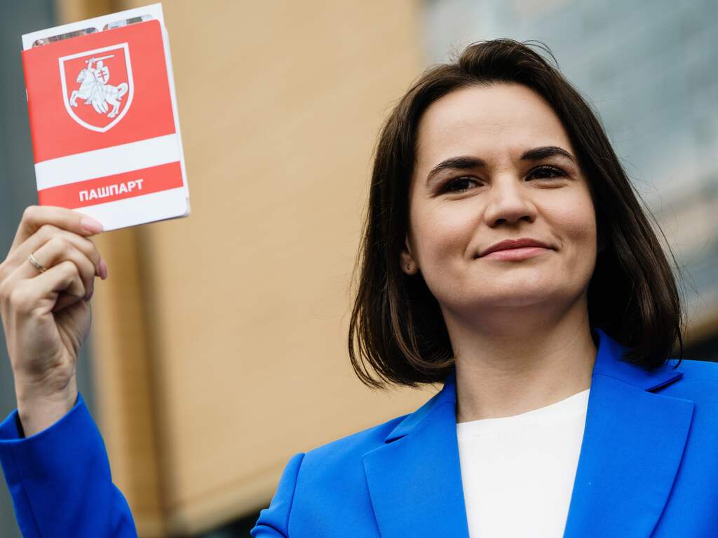 Man van Belarussische oppositieleider Tikhanovskaya krijgt achttien jaar cel