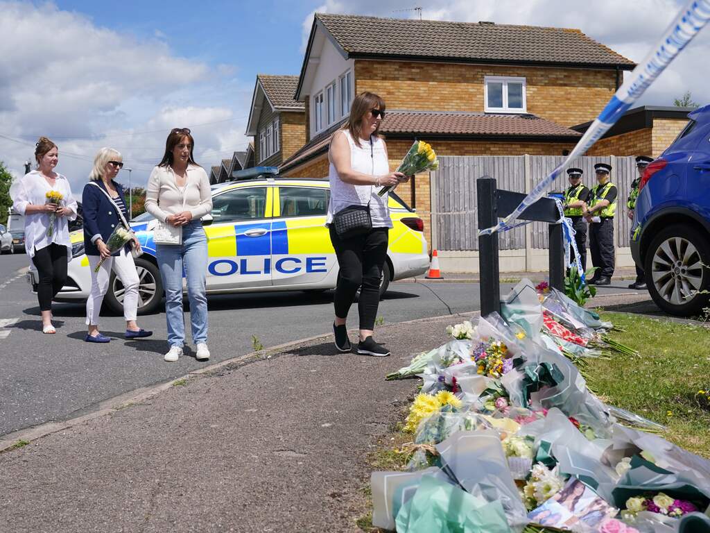 Man bekent schuld aan 'kruisboogmoorden' op gezin van BBC-commentator